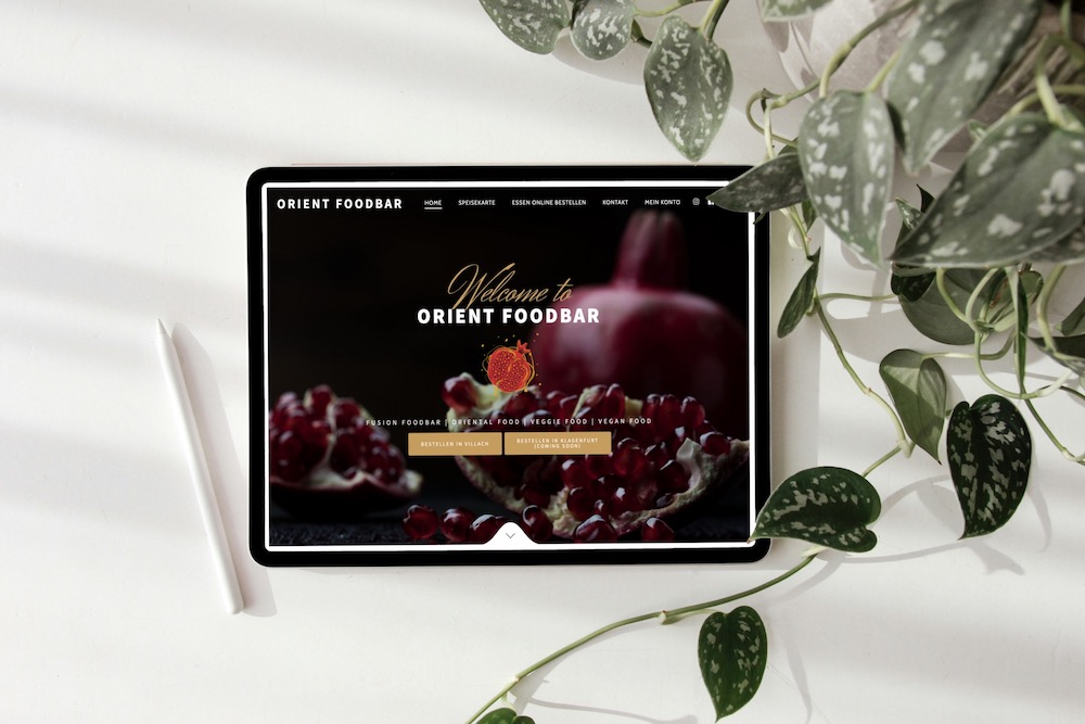 Website eines orientalischen Restaurants präsentiert auf einem Tablet